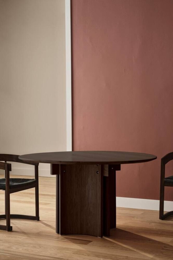 spisebord diameter 130 cm Mørk eik