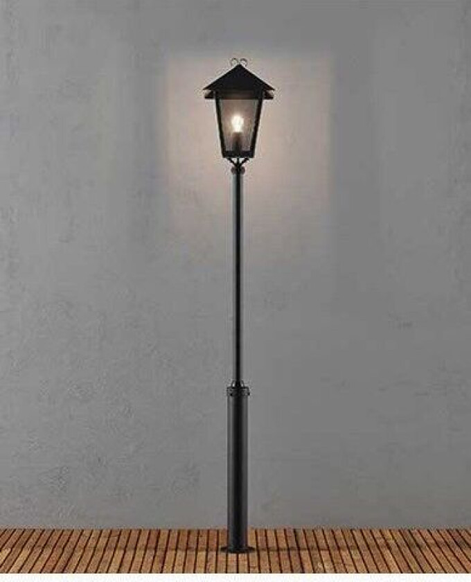 Benu lyktestolpe med stolpe. 254 cm. Svart 437-750