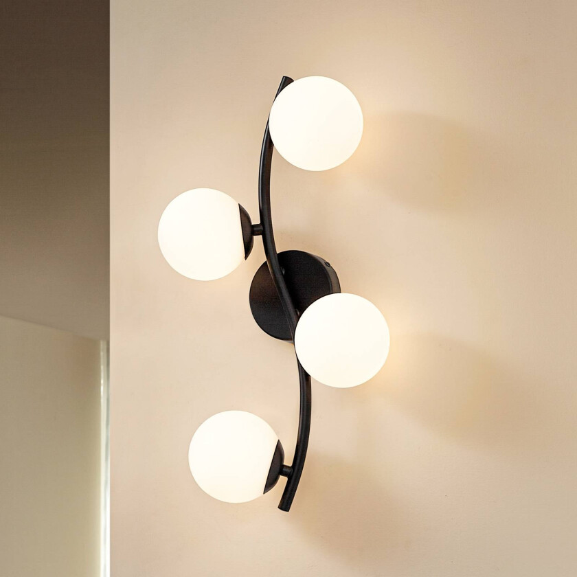 Lindby vegglampe Josiana, opal/svart, 48 cm, kule, glass