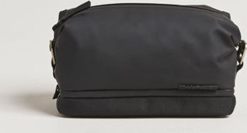 Bilde av RAINS Otaru Washbag Black