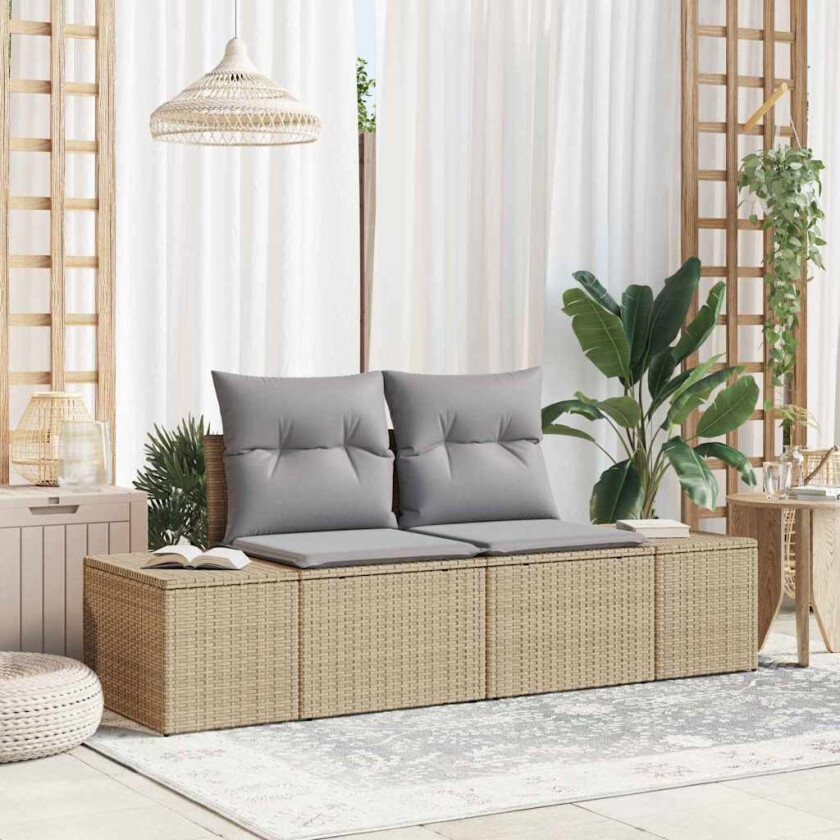2-seters hagesofa med oppbevaring og puter i beige poly rattan