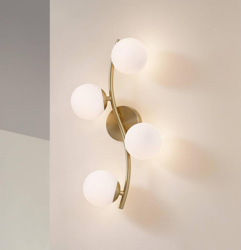 Lindby vegglampe Josiana, opal/messing, 48 cm, kule, glass