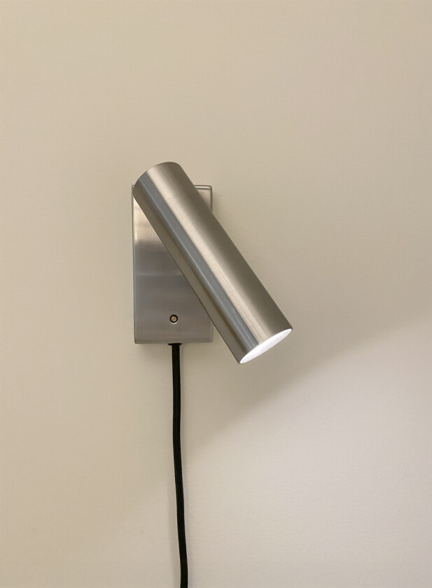 Slim vegglampe - børstet stål