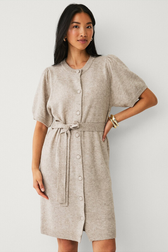 Strikket kjole med puffermer - Beige
