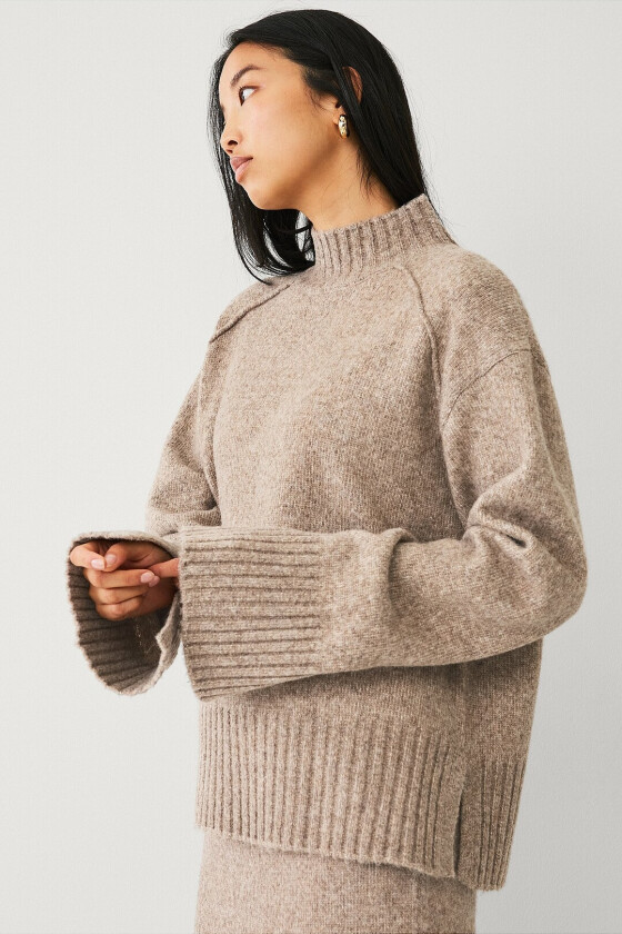 Strikket genser med høy krage - Beige
