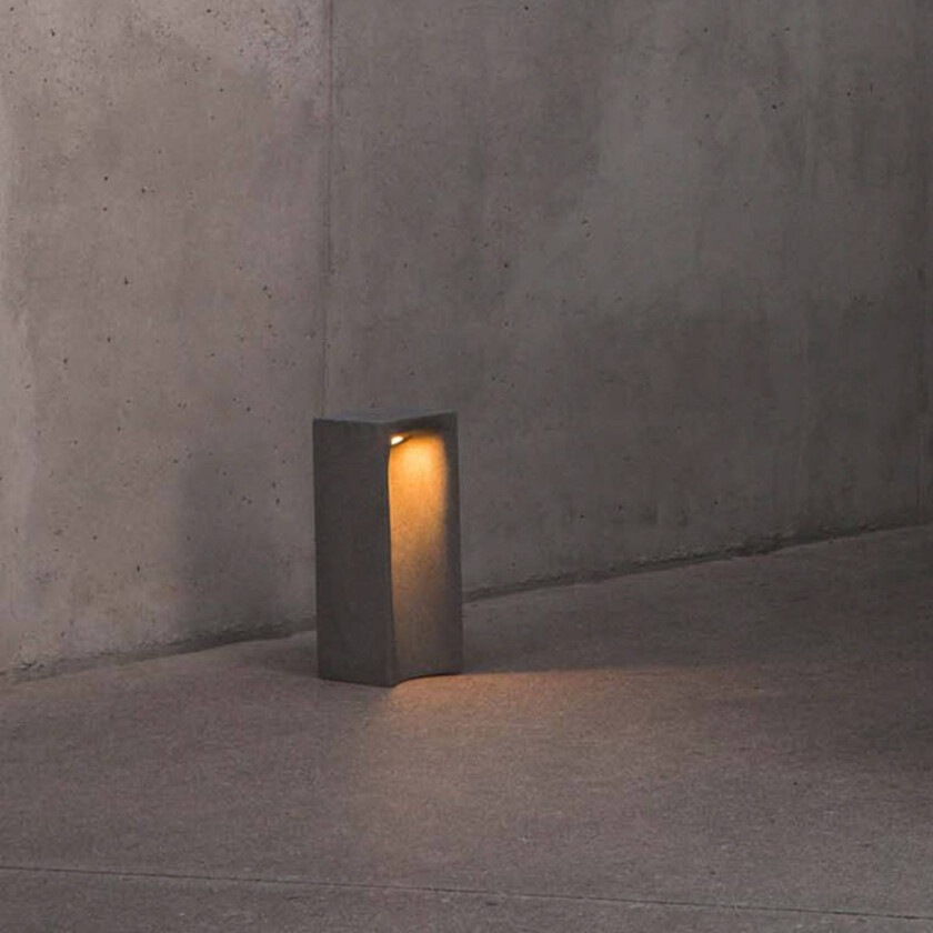 LED-sokkellampe Grot, 3000K, grå, betong, IP55, høyde 40 cm