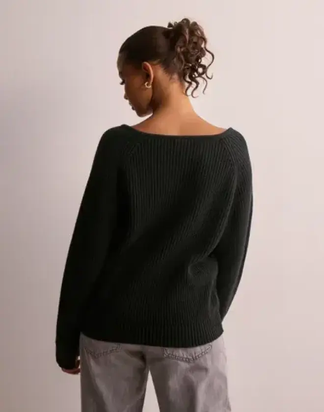 Svart - Shaped Neck Knit Sweater
