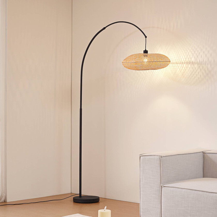 Lindby buelampe Solvian, svart/natur, bambus, metall