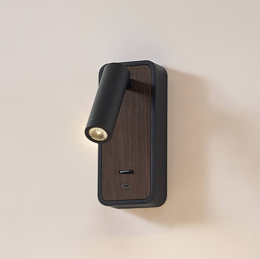 Lindby LED-vegglampe Tallis, svart, USB-C, bevegelig