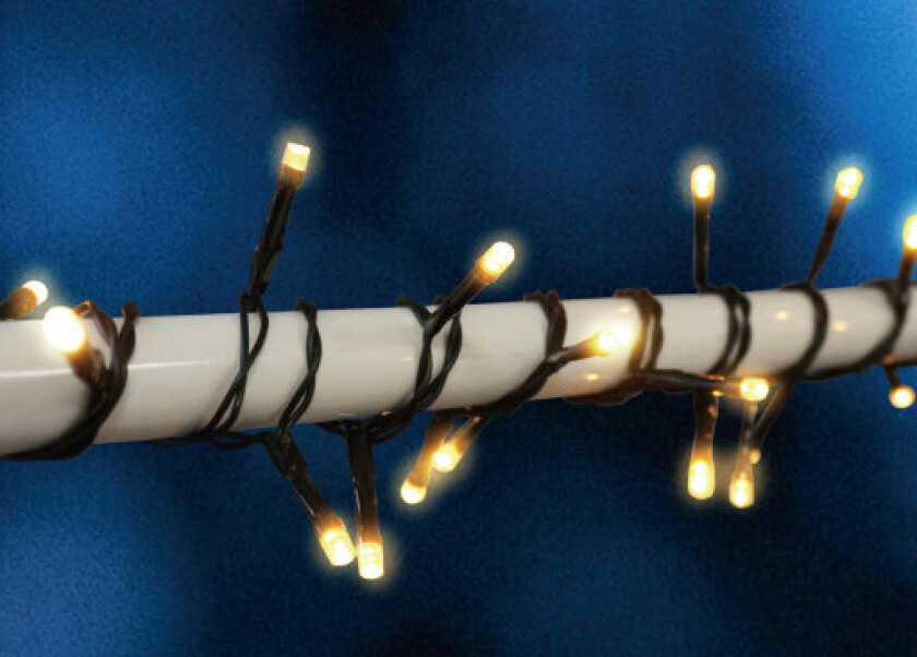 6 stk 1500L lyslenke, varmhvit LED, 5m svart ledning, IP44 transformator.