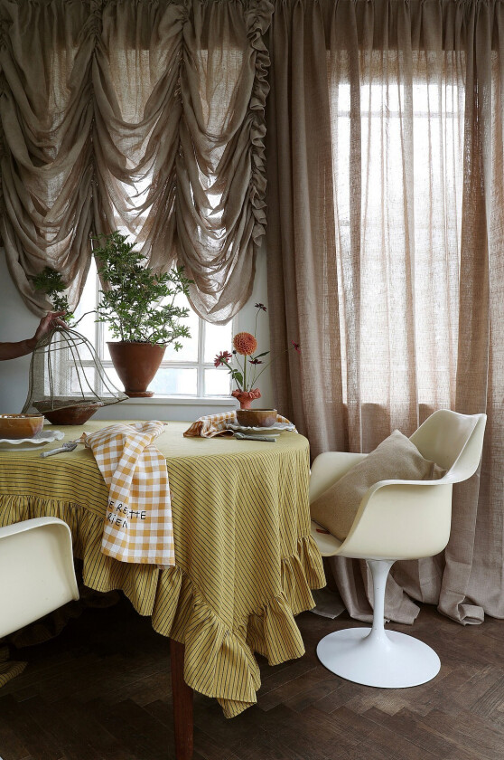 Duk med volang Stripe - Gul