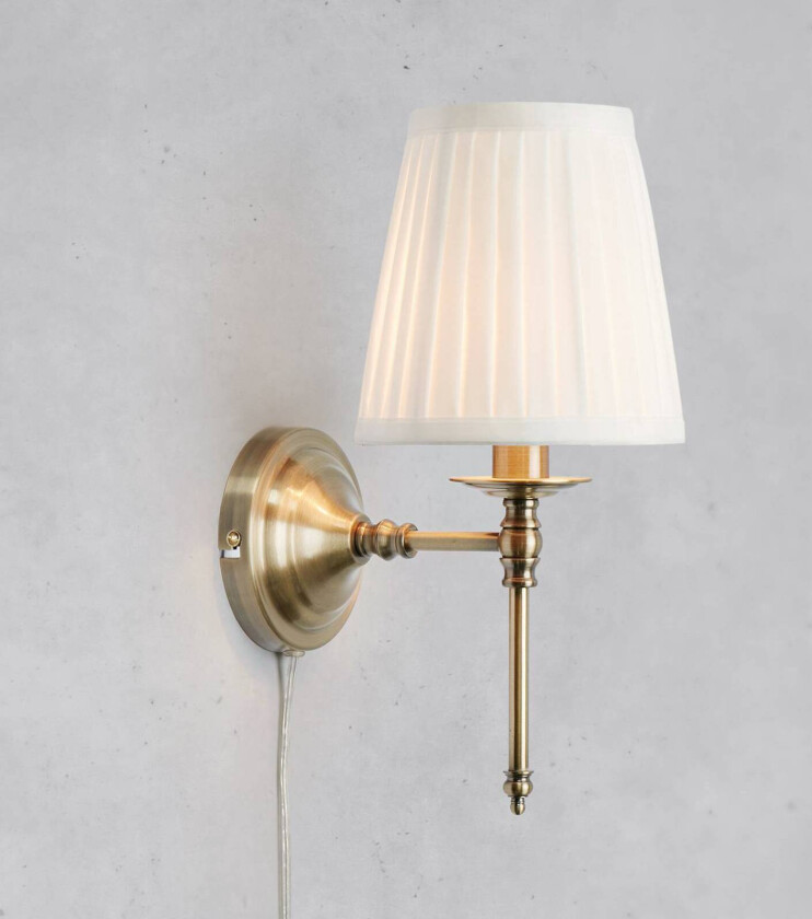 Vegglampe Manor, hvit/messingfarget, høyde 40 cm Stoff/metall