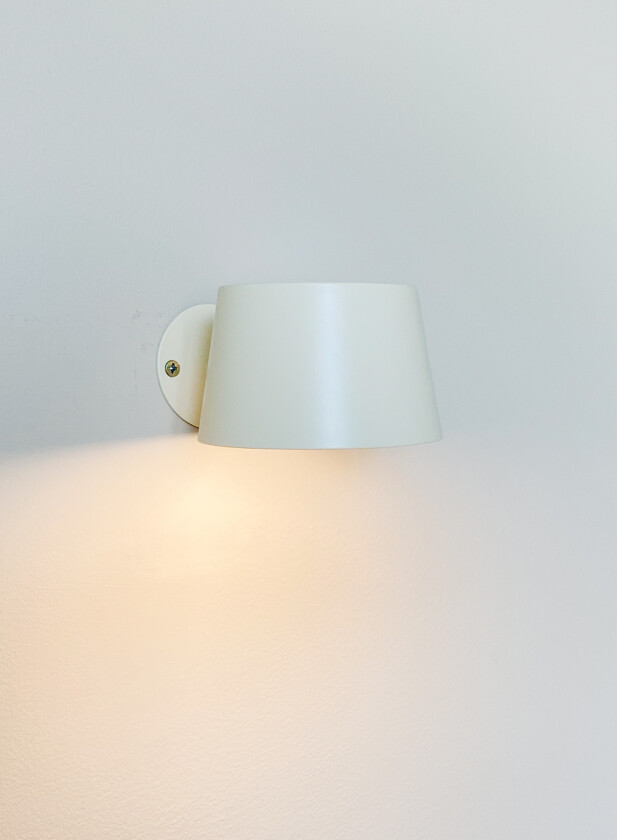 Recharge vegglampe - matt beige