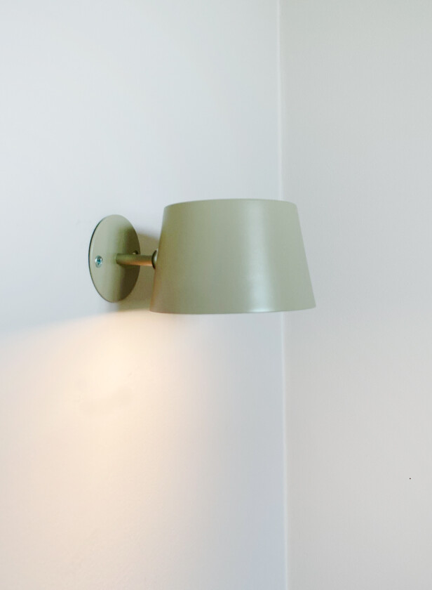 Recharge vegglampe - dusty green