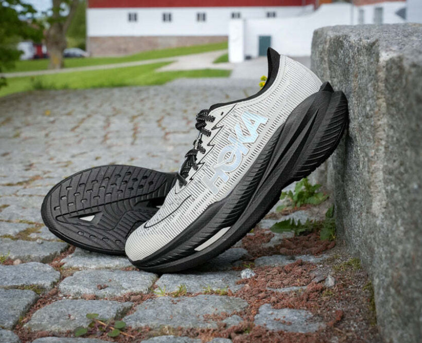 Mach X 2 Unisex Black/Stardust 36 2/3