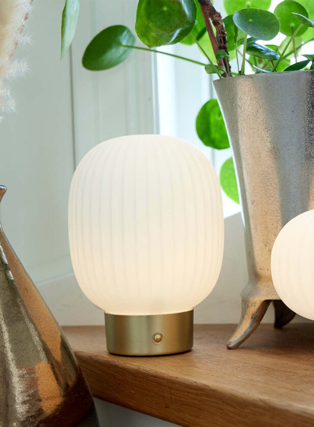 Anton oppladbar bordlampe H20 - opal