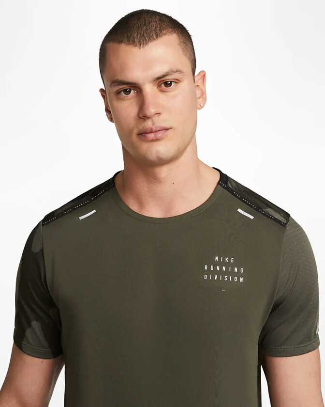 Dri-Fit Run Rise 365 T-Shirt Herre Cargo Khaki/Reflective Silver S