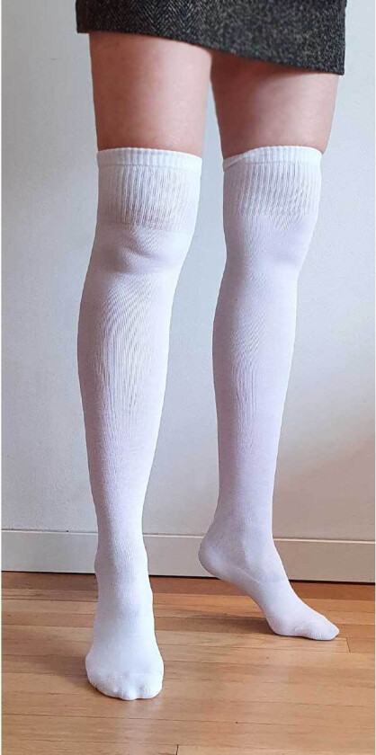 Hvite over kne strømper