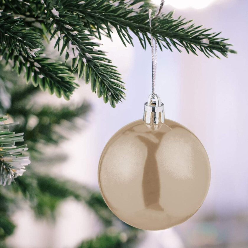 Sett med juletrekugler – 100 skinnende ornamenter med bånd