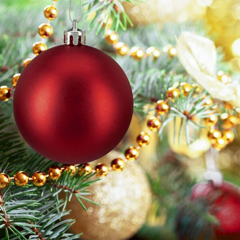 Sett med juletrekugler – rød og grønn, forskjellige overflater