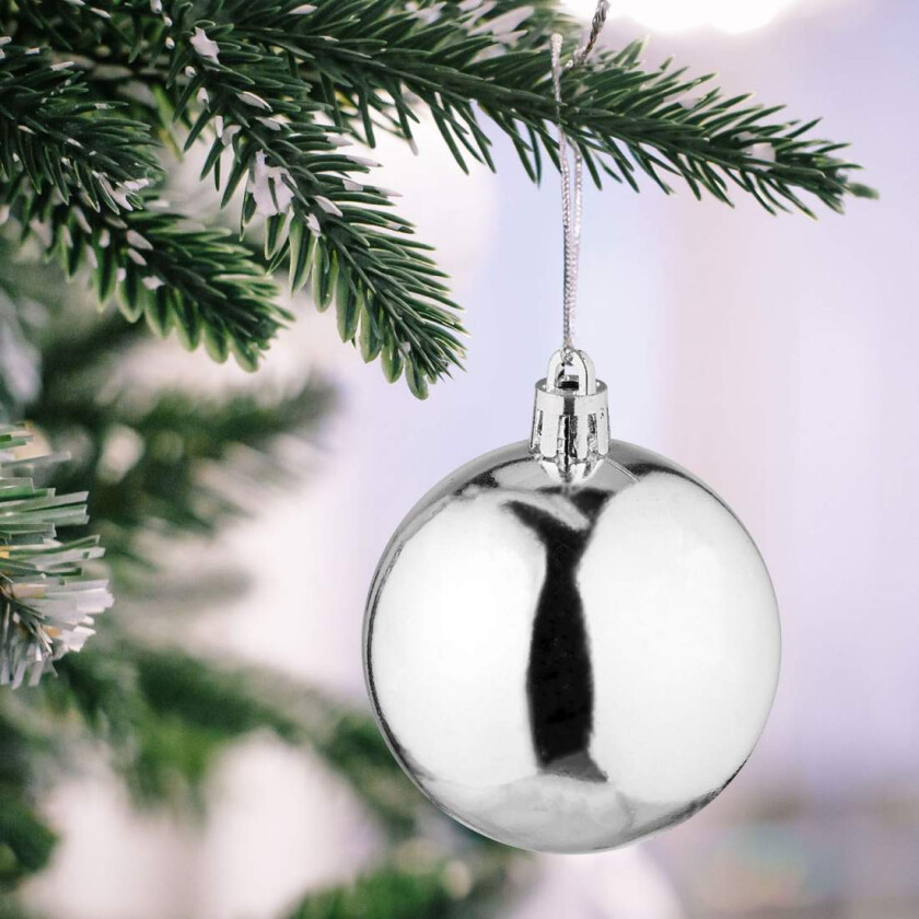 Sett med skinnende julekuler – 100 matte og blanke ornamenter