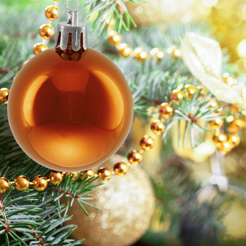 Sett med skinnende julekuler – 50 blanke tredekorasjoner