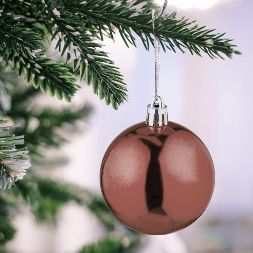 Sett med juletrekugler – 100 skinnende ornamenter med bånd