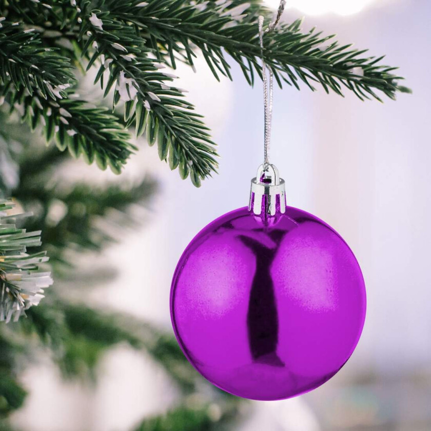 Sett med juletrekugler – 50 matte og blanke ornamenter