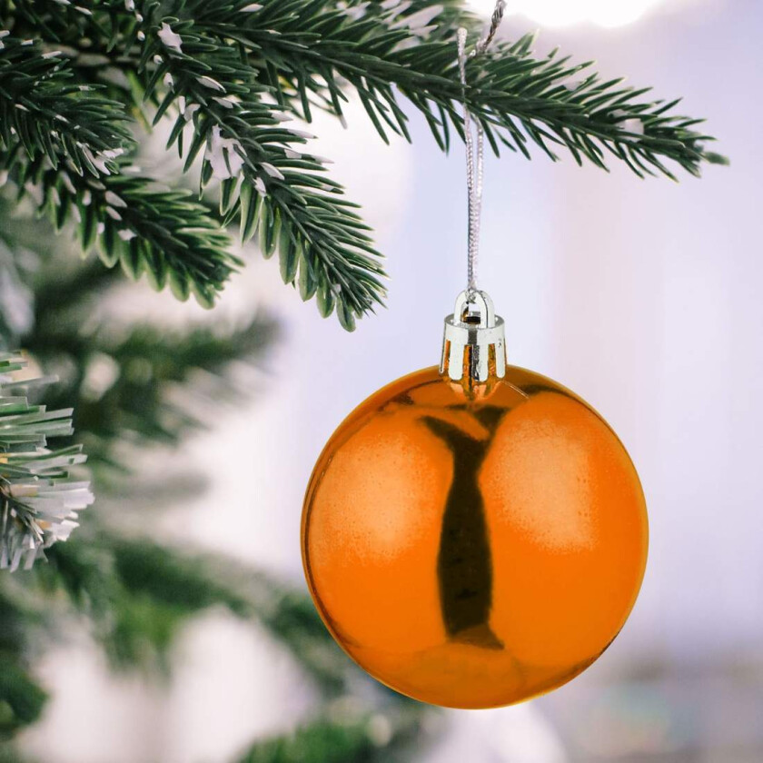 Sett med juletrekugler – 100 skinnende ornamenter med bånd