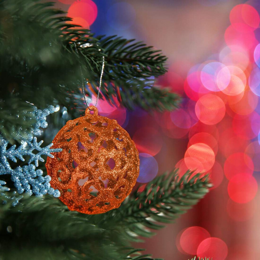 Sett med juletrekugler – 50 skinnende og glitrende ornamenter