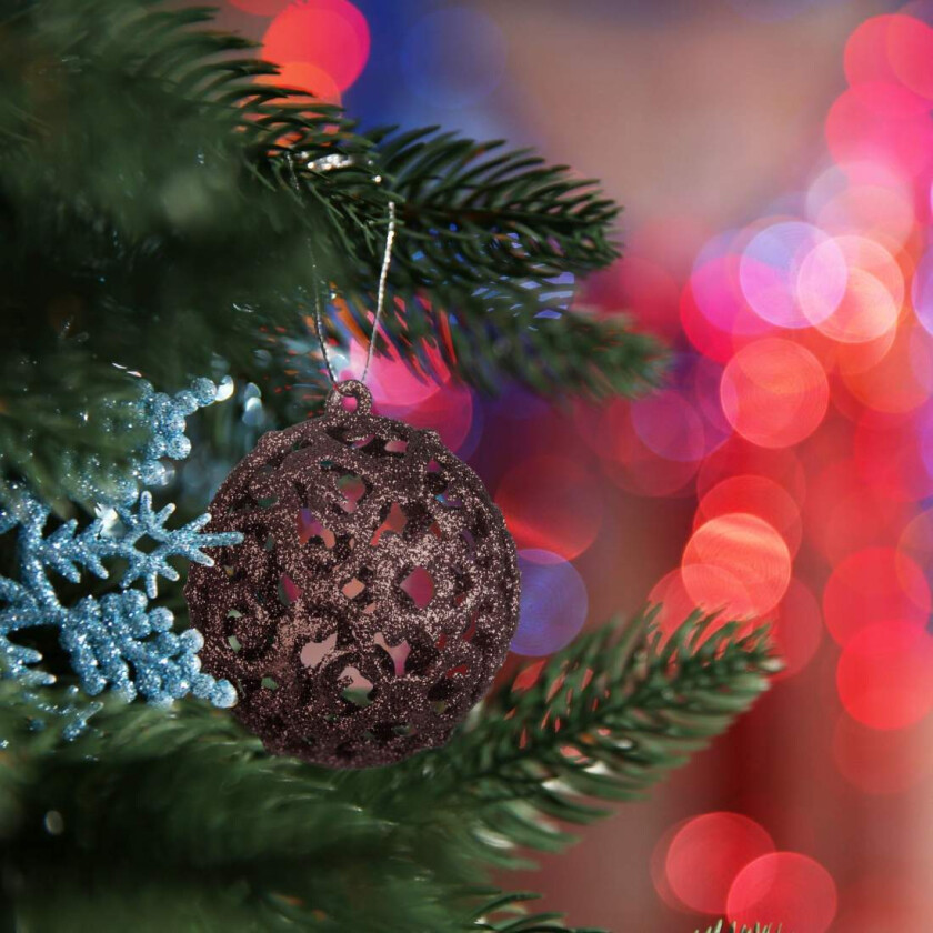 Sett med juletrekugler – 50 skinnende og glitrende ornamenter