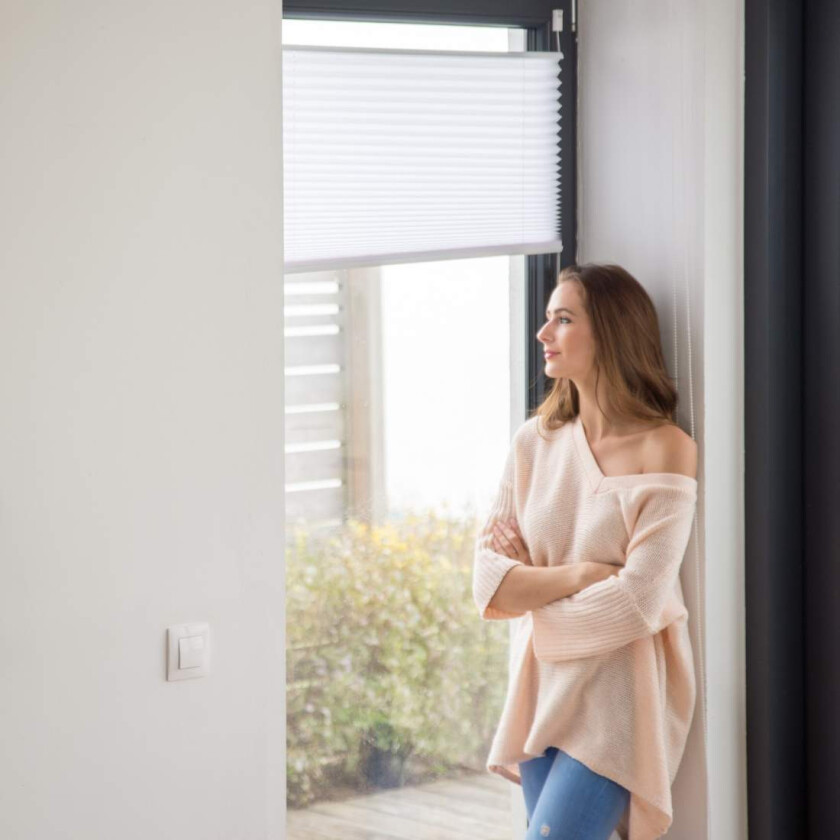 Hvite plisserte persienner uten boring – semi-transparente skjermer