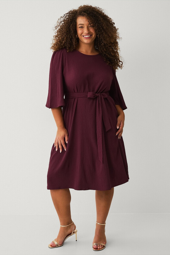 Vevd kjole med 3/4 ermer - Rød