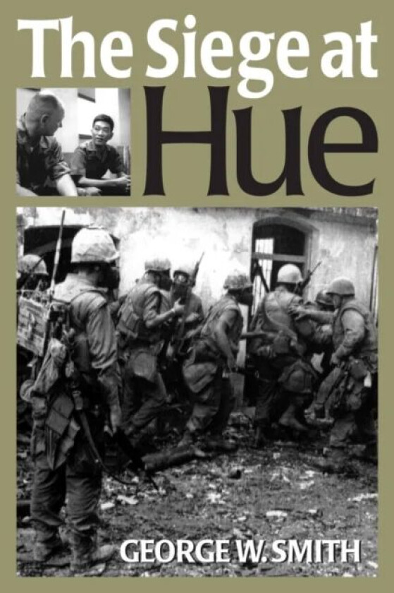 The Siege at Hue av George W. Smith