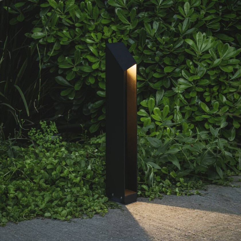 LED-sokkellampe Domus, høyde 55 cm, svart, aluminium