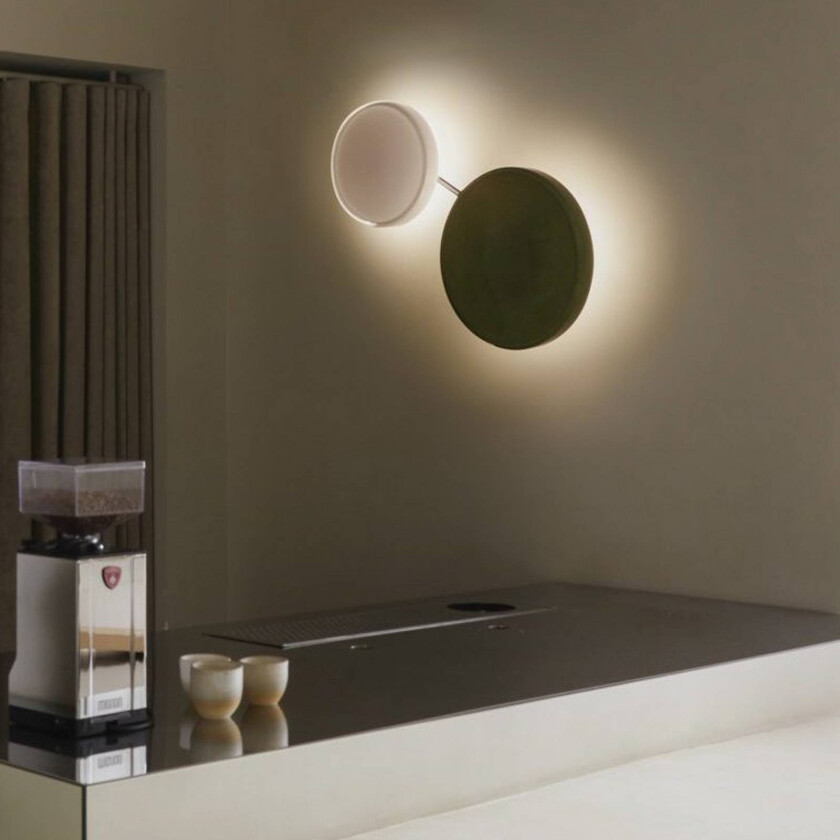 LED-vegglampe Caramel, opal, Ø 28 cm, TRIAC, glass