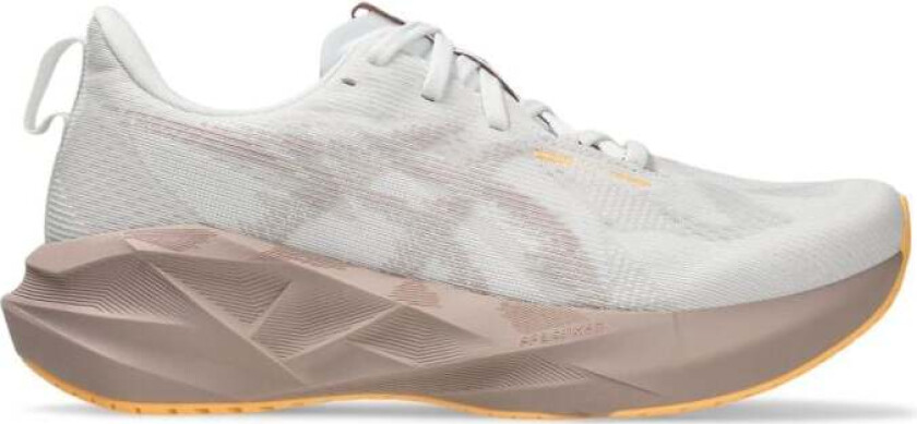 Novablast 5 Dame White/Fawn 42