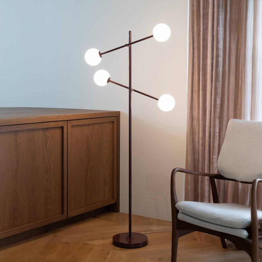 IT'S ABOUT ROMI Gulvlampe Copenhagen, mørkerød, dreiebar