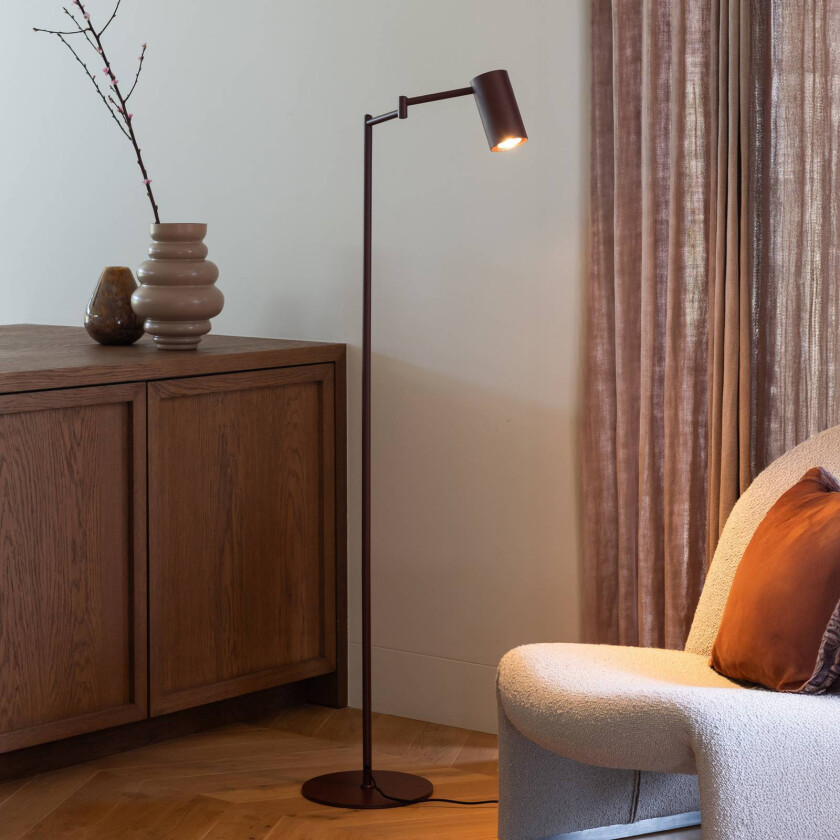 IT'S ABOUT ROMI Gulvlampe Bilbao, mørkerød, høyde 154 cm