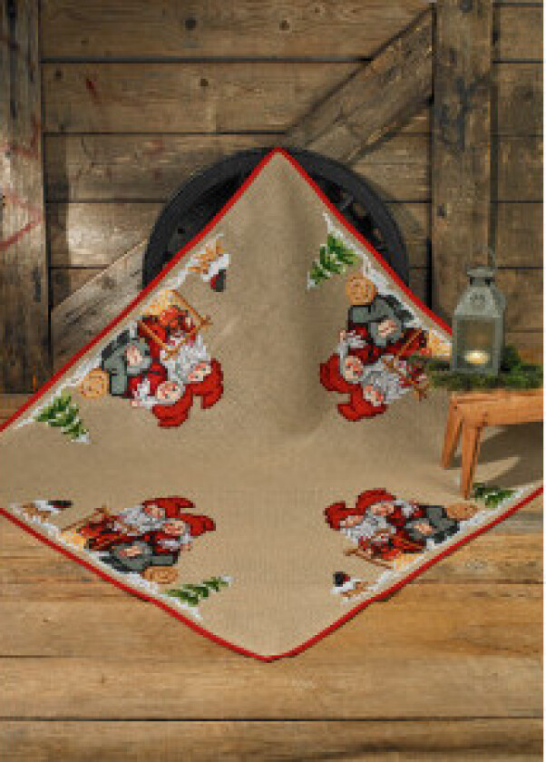 Broderisett Juletrepledd med julenissen og nissemor 123x123cm