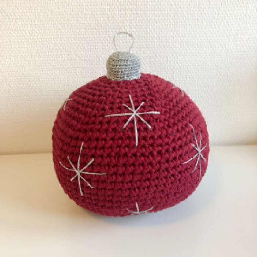 Julekule dørstopper av Rito Krea - Dørstopper Hekleoppskrift 21 cm - 21 cm