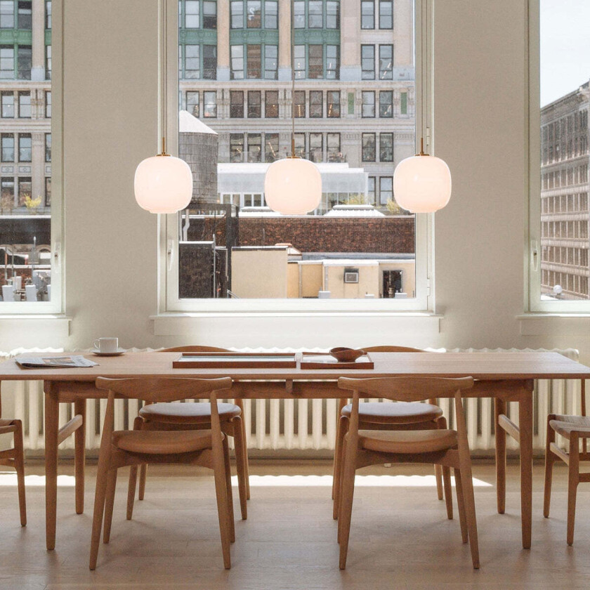 - VL45 Radiohus Pendel Ø250 V3 Messing/Glossy Opal Glass