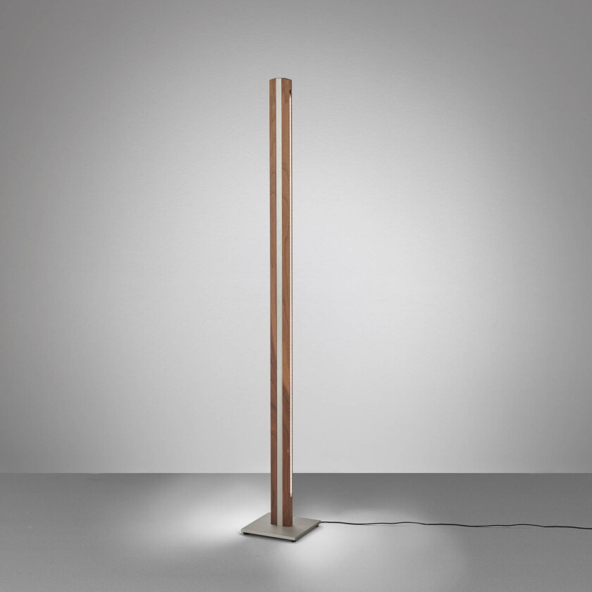 Quitani Elis LED-gulvlampe, valnøtt/nikkel