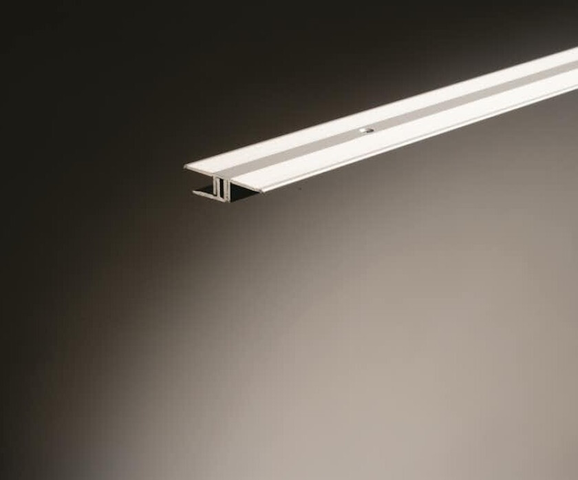 Pergo t-list aluminium T-listen har fleksibel høyde. Gulvtykkelsen (inkludert underlag) er på 7 og 12 mm. Overflate i eloksert aluminium.