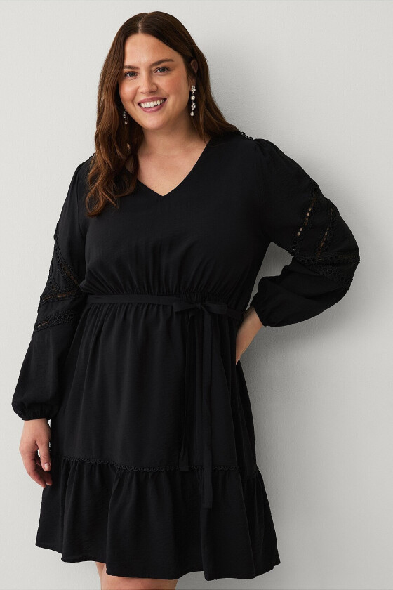 Kjole med blondedetaljer - Svart