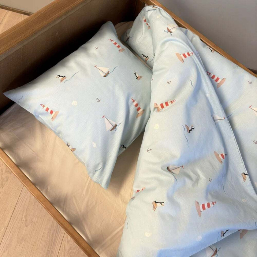 By Mats Sengesett Junior 100x140, Sailor Puffin - Sengesett - 100% Bomull