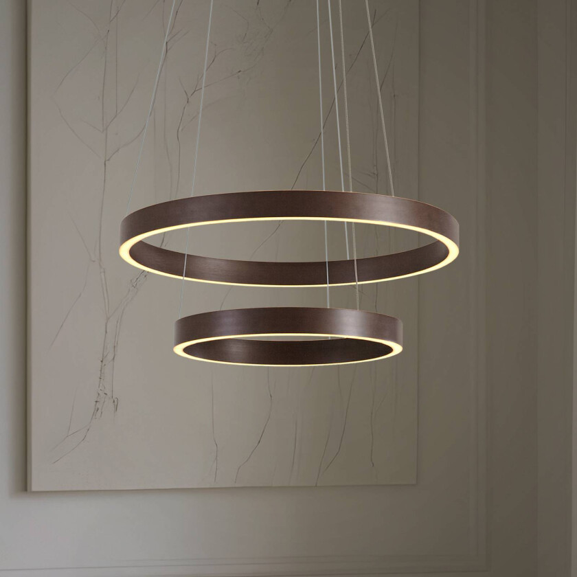 Lucande LED-hengelampe Yonam, Ø 60 cm, 2 lyskilder, brun, CCT