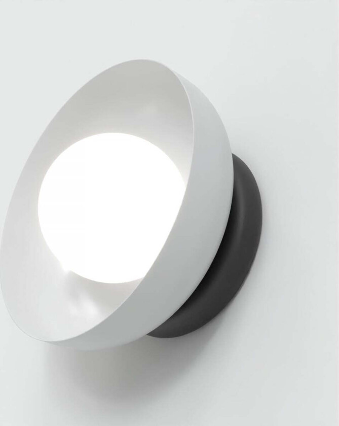 Ozzy vegglampe - Grå