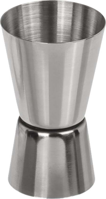 Bartender måler presisjon i hver drink