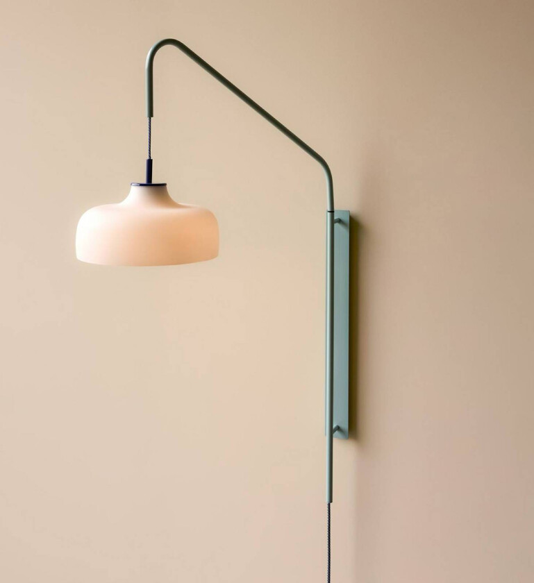 HÜBSCH vegglampe Current, lyseblå, utstikk 71 cm